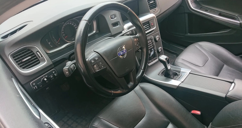 Volvo V60 cena 47000 przebieg: 144000, rok produkcji 2014 z Skawina małe 596